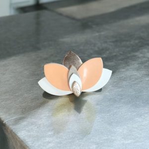 Broche Flor de Loto melocotón