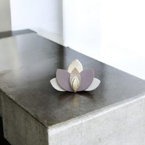 Broche Flor de Loto violeta