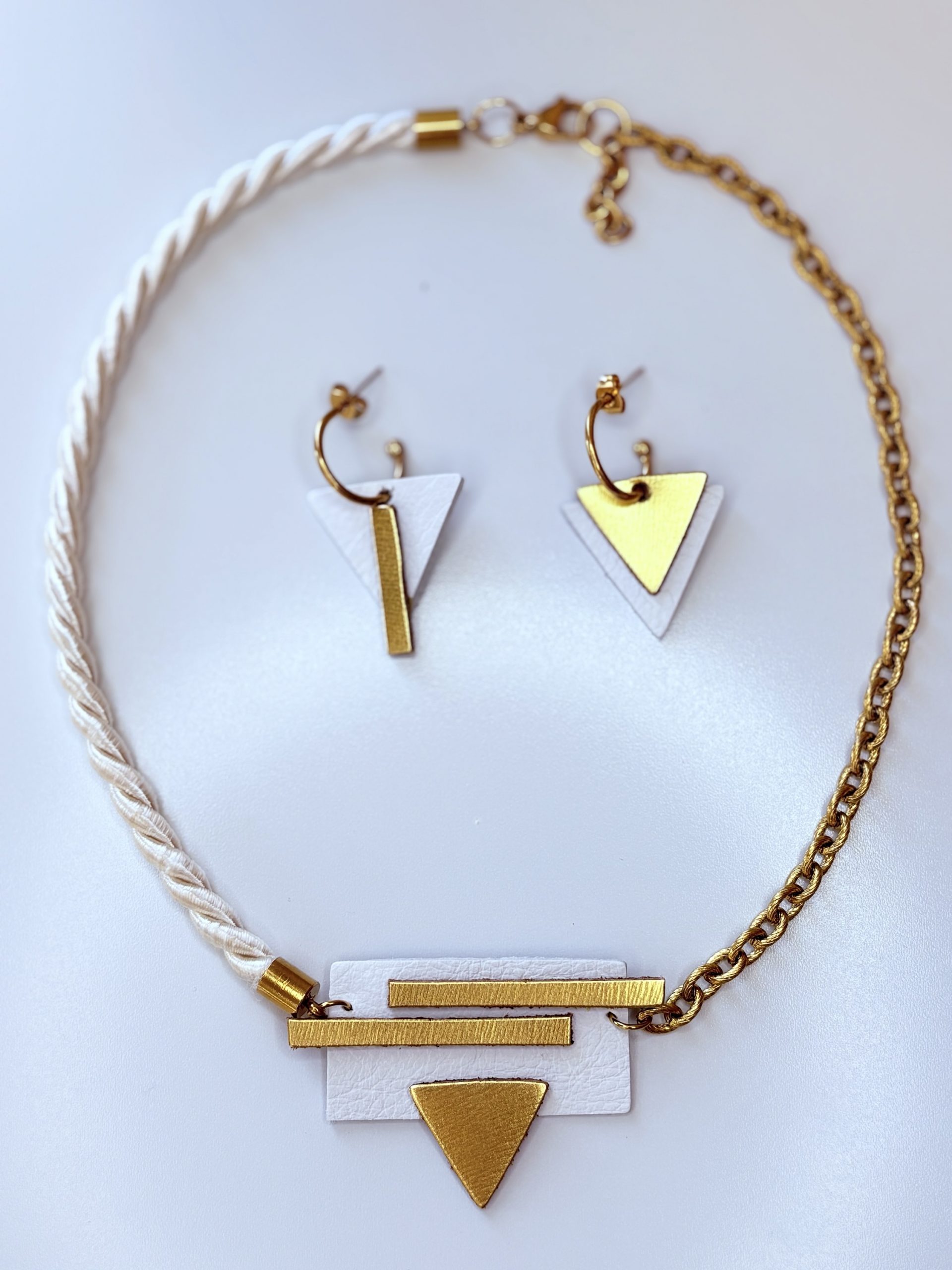 Conjunto Asimétrica blanco y oro