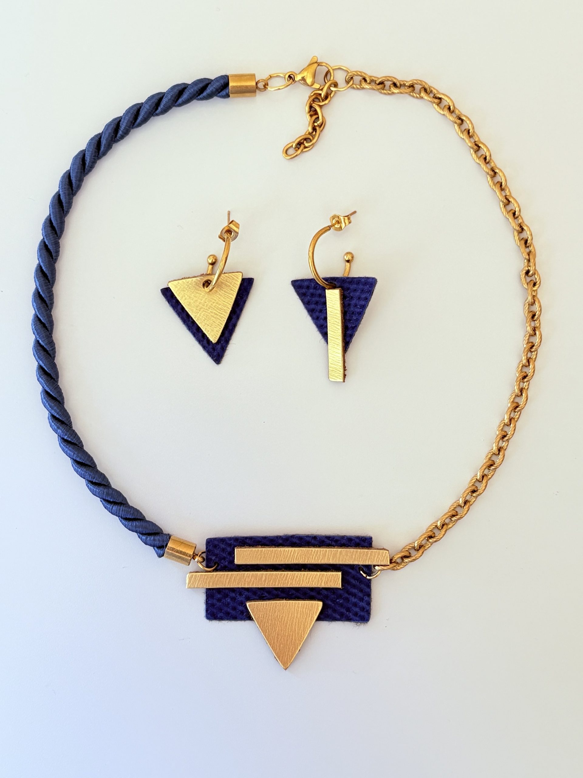 Conjunto Asimétrica azulón y oro