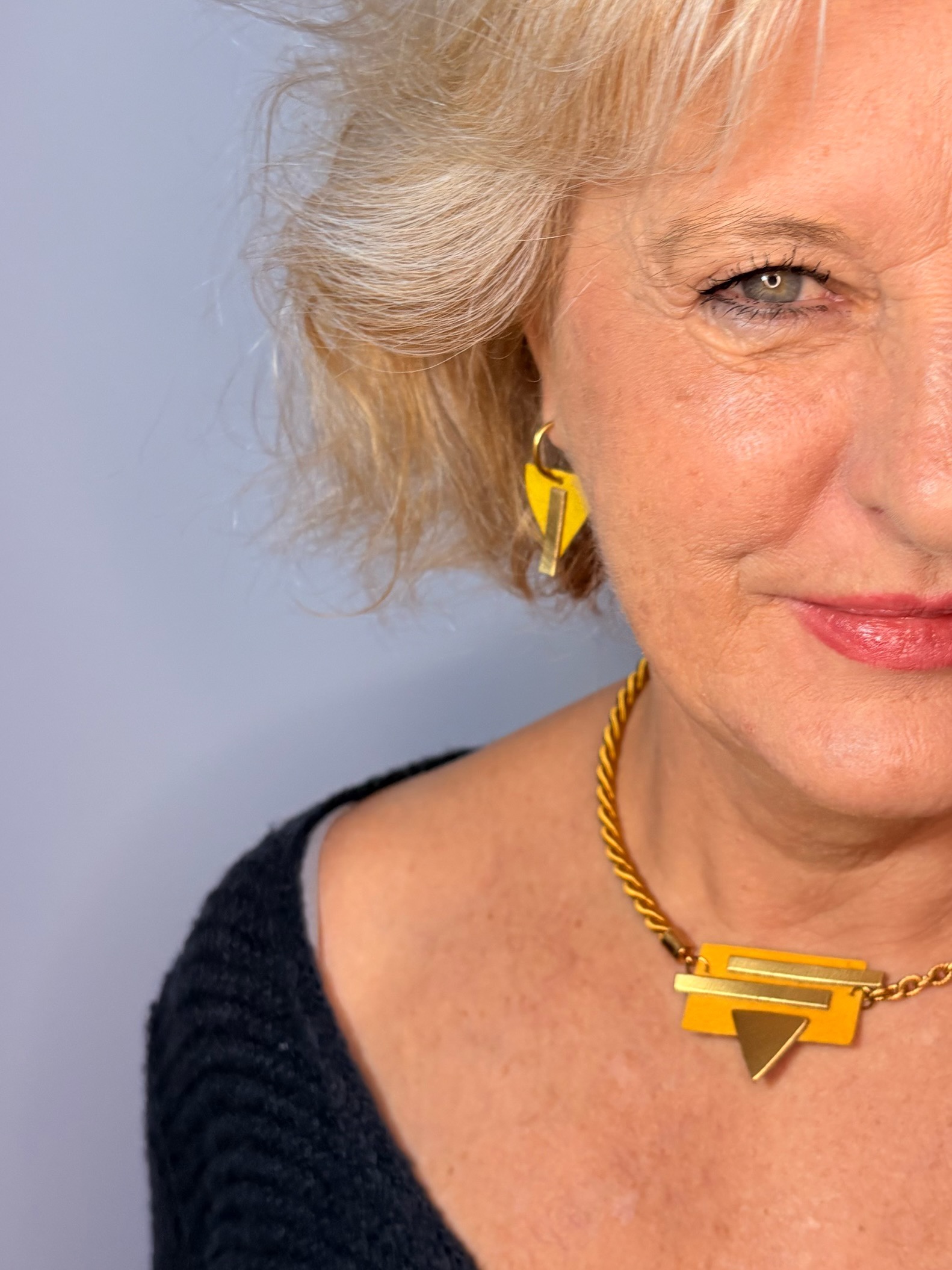 Conjunto Asimétrica mostaza y oro - Imagen 3