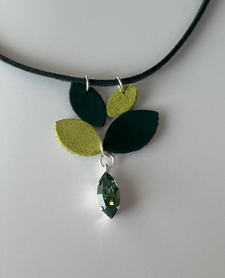 Colgante hojas verde con Swarovski