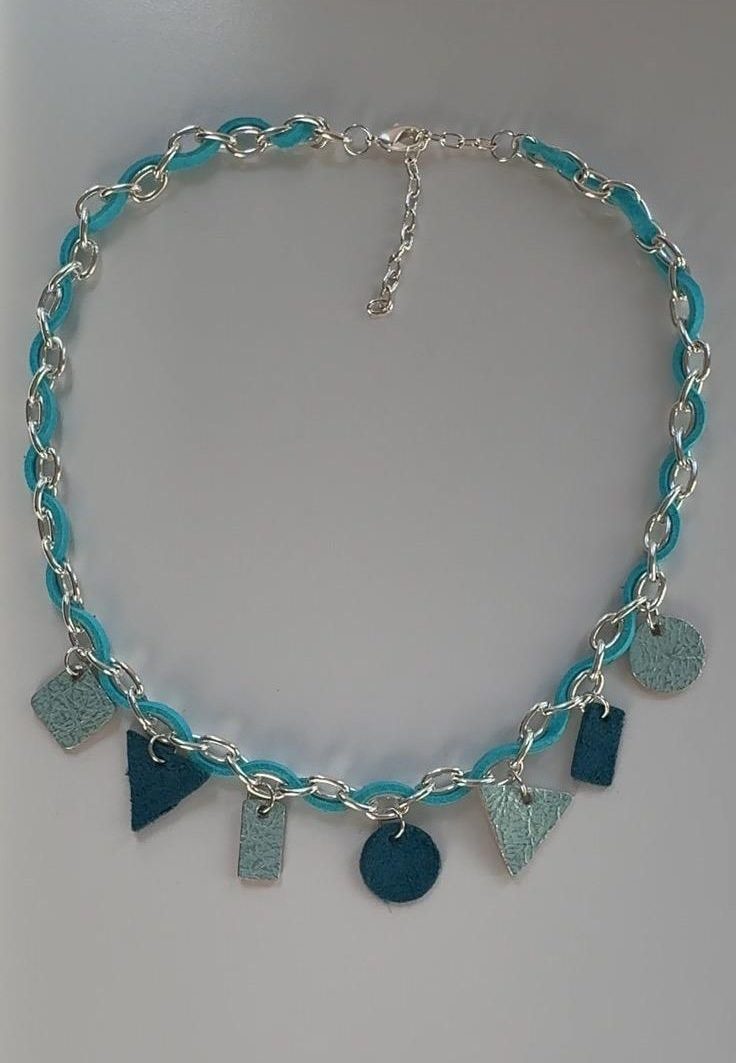 Gargantilla charms turquesa