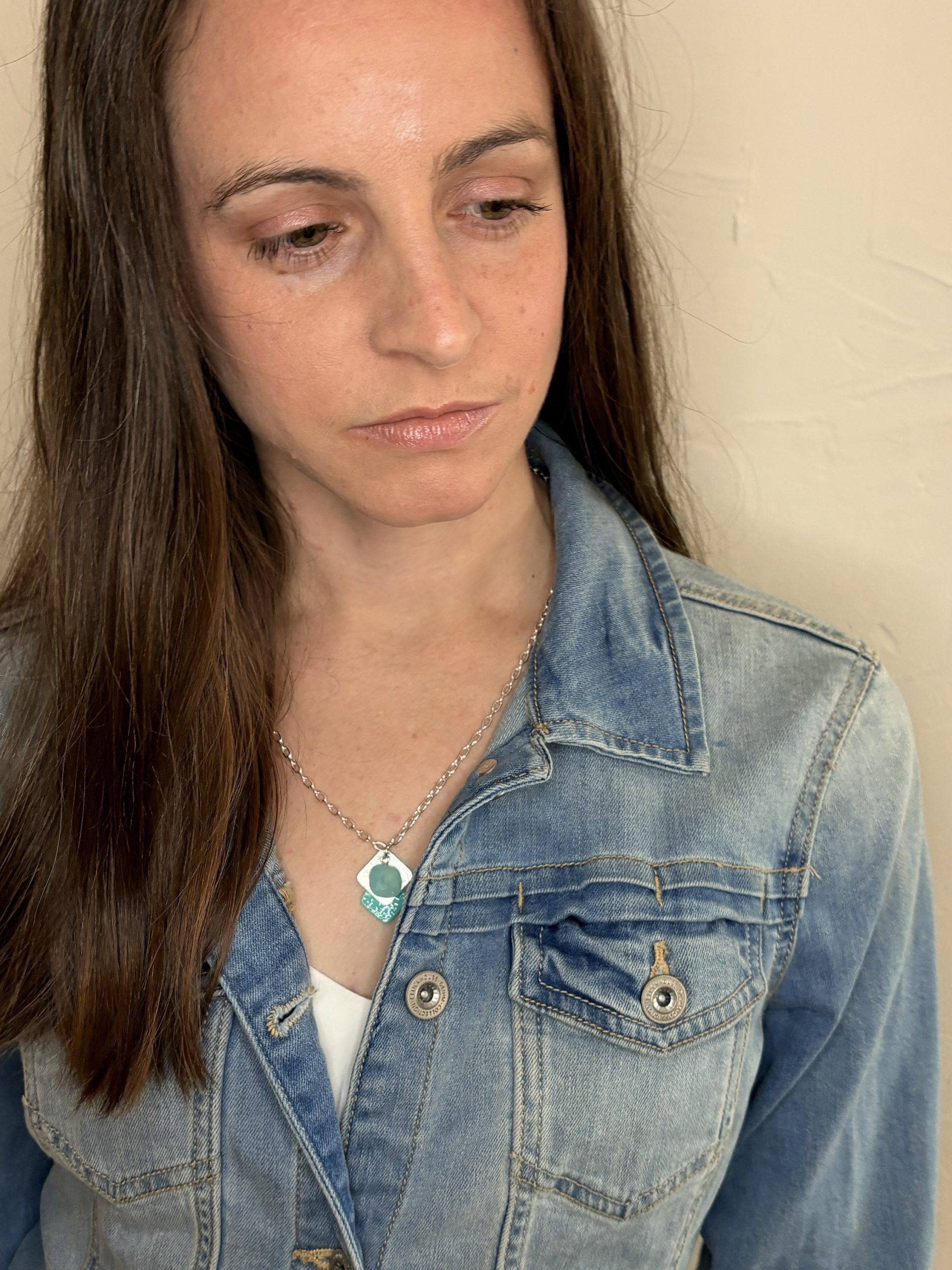 Colgante piel+swarovski+plata en turquesa - Imagen 4