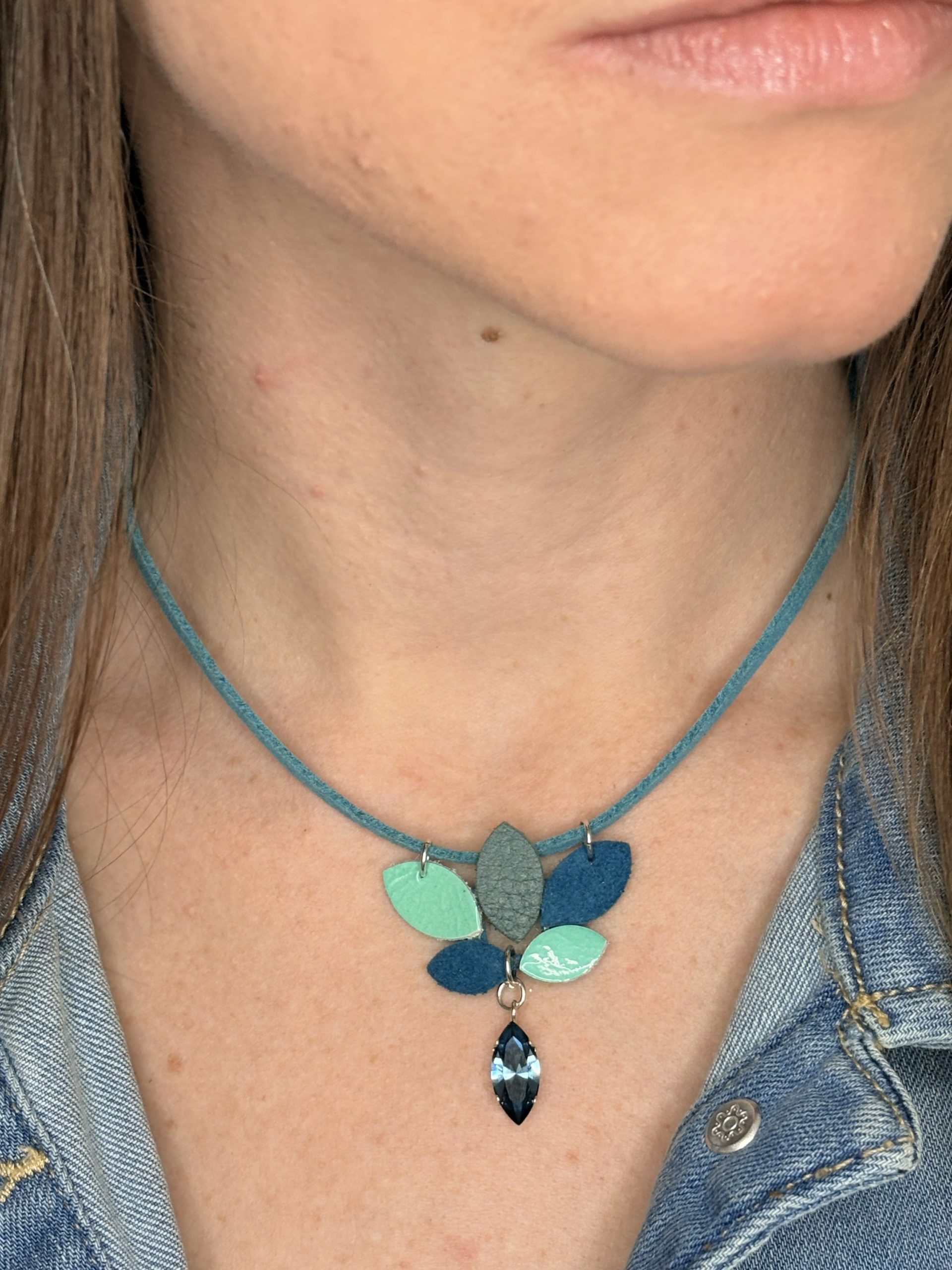 Colgante hojas azul con Swarovski - Imagen 3