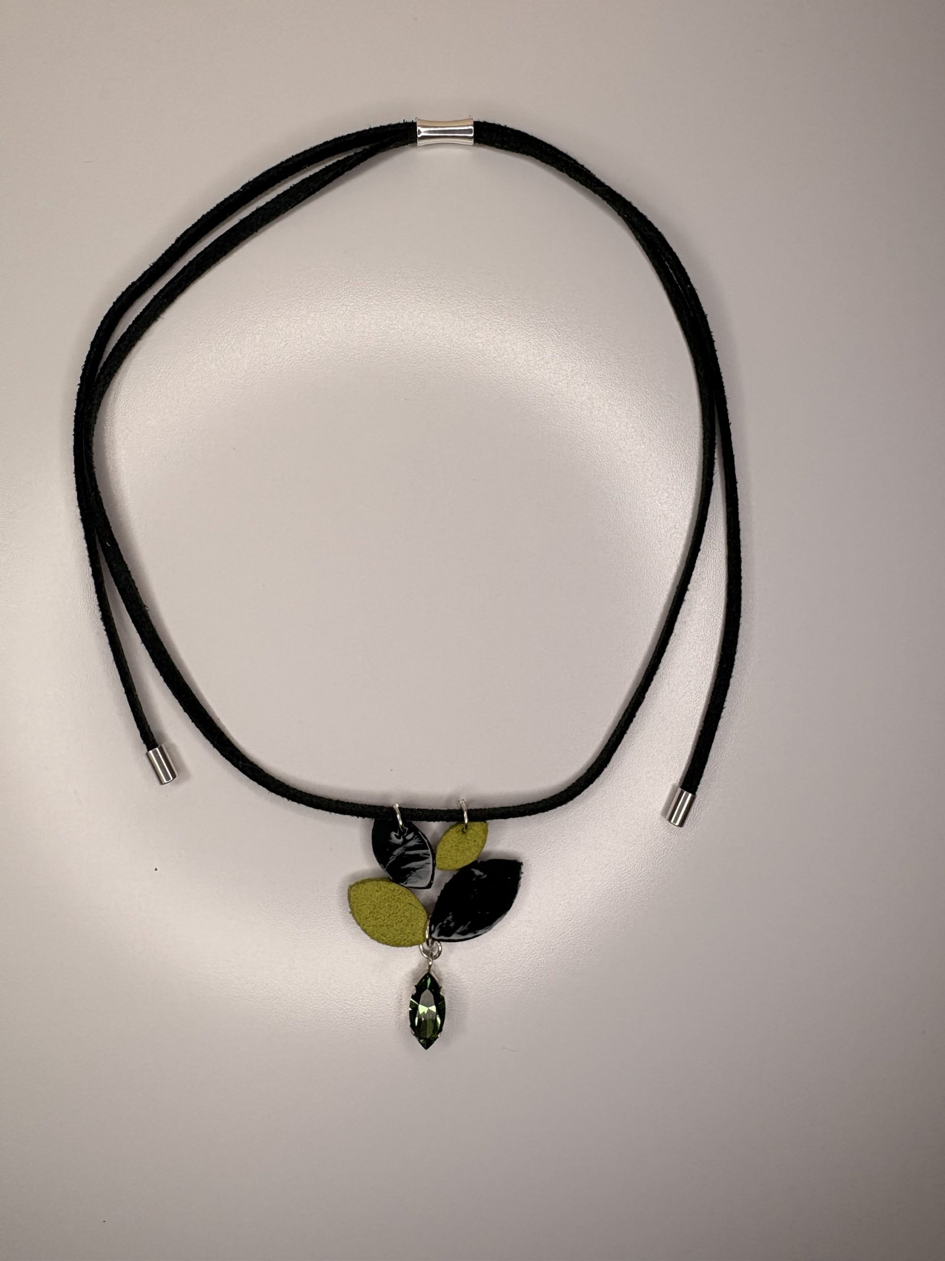 Colgante hojas verde con Swarovski - Imagen 4